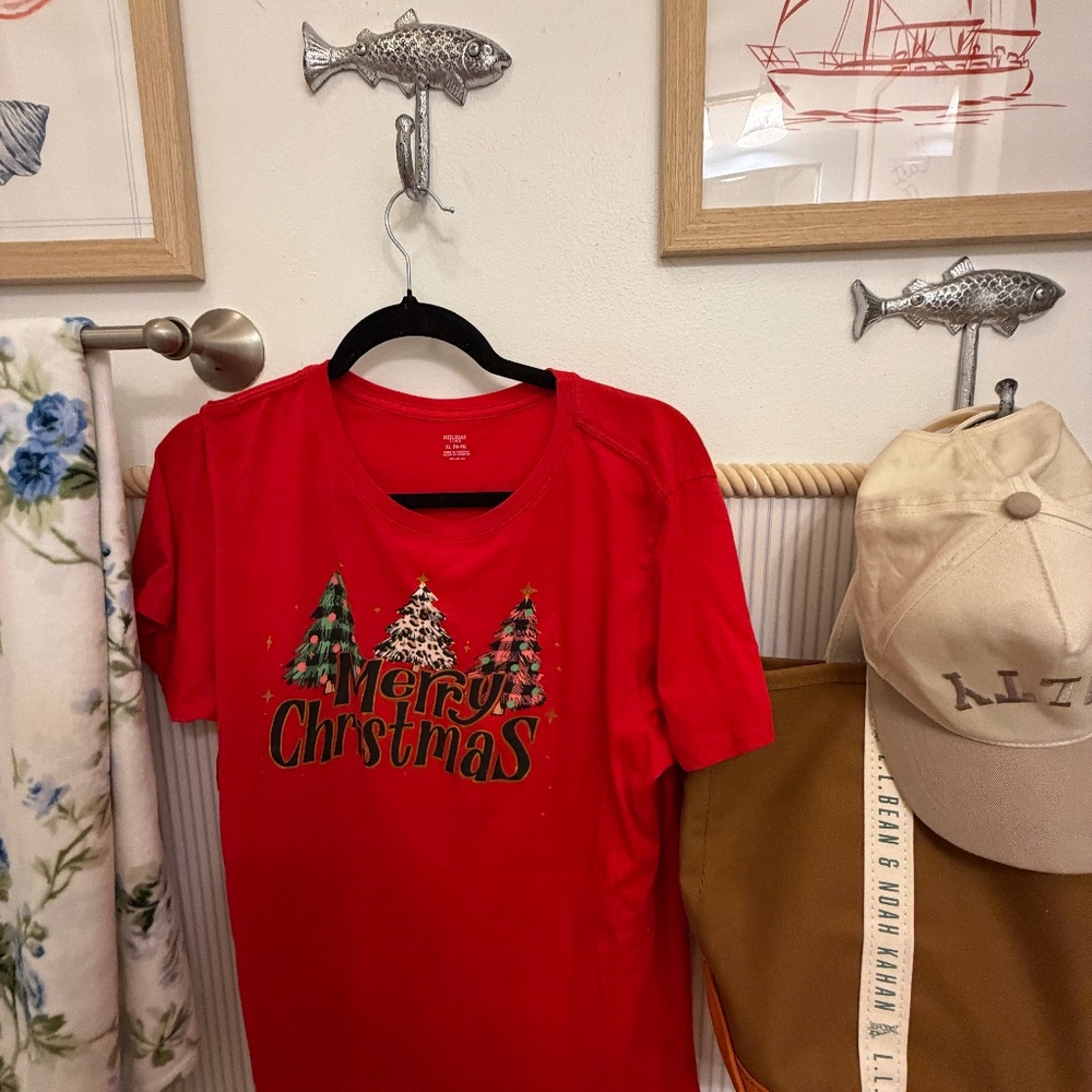 🎄 Merry Christmas Tree Graphic Tee 🎄